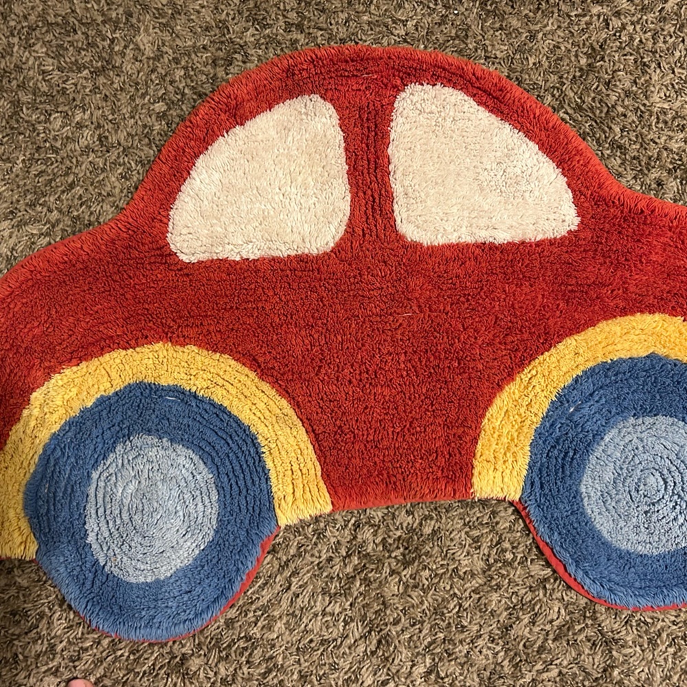 Boy’s bedroom car rug